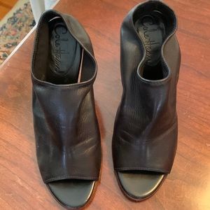 Coke Hahn Black Leather Heels Size 5.5